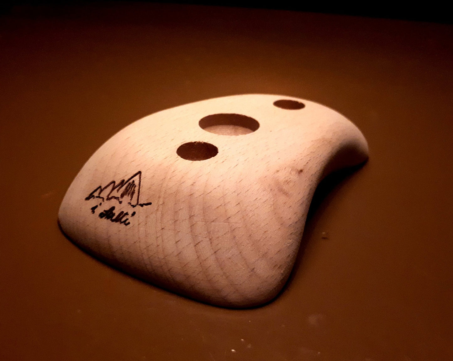Thick asymmetric notch/clamp 25