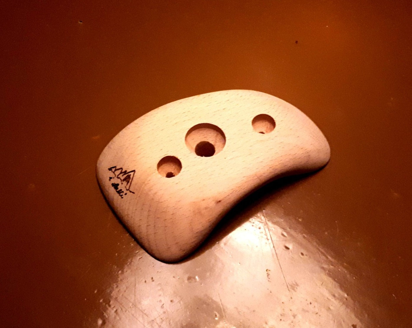 Thick asymmetric notch/clamp 25