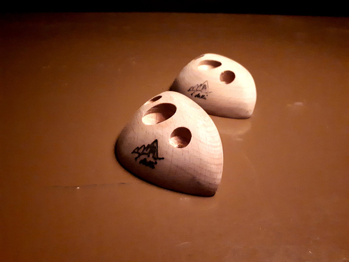 Pair of leaf notches sp. 30