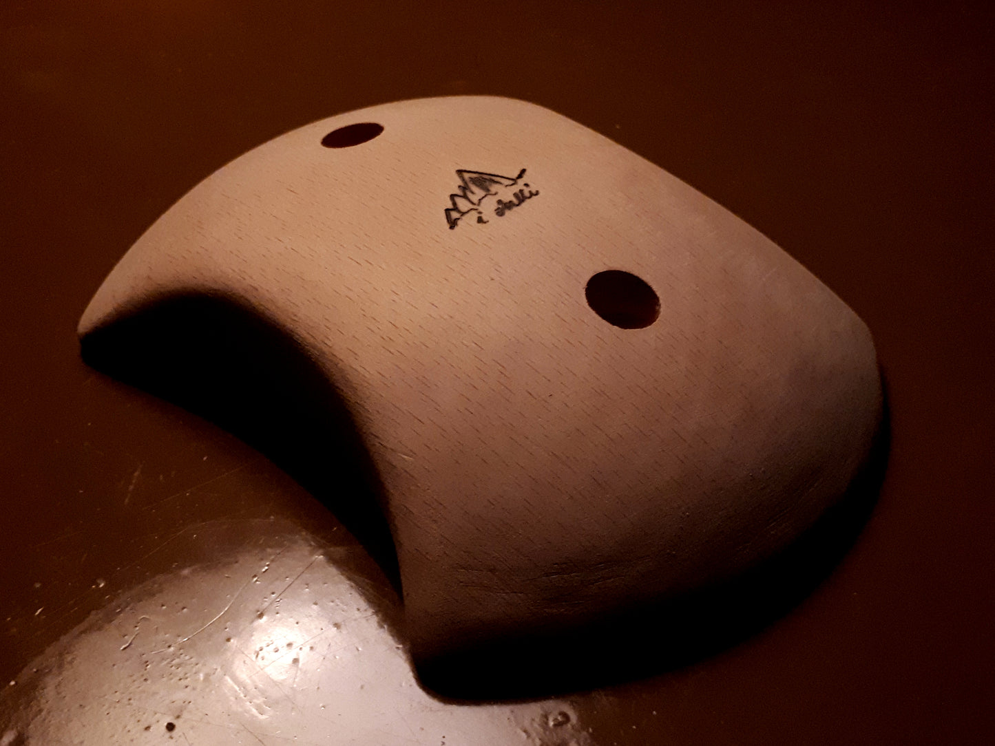Concave incut L size pinch