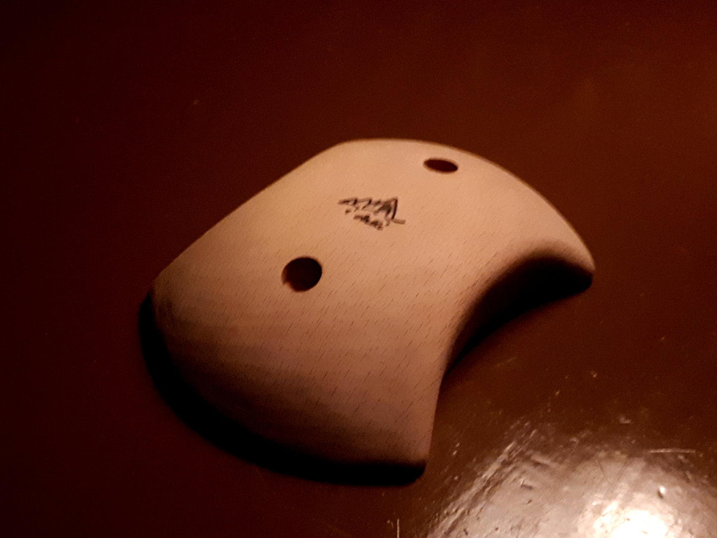 Concave incut L size pinch