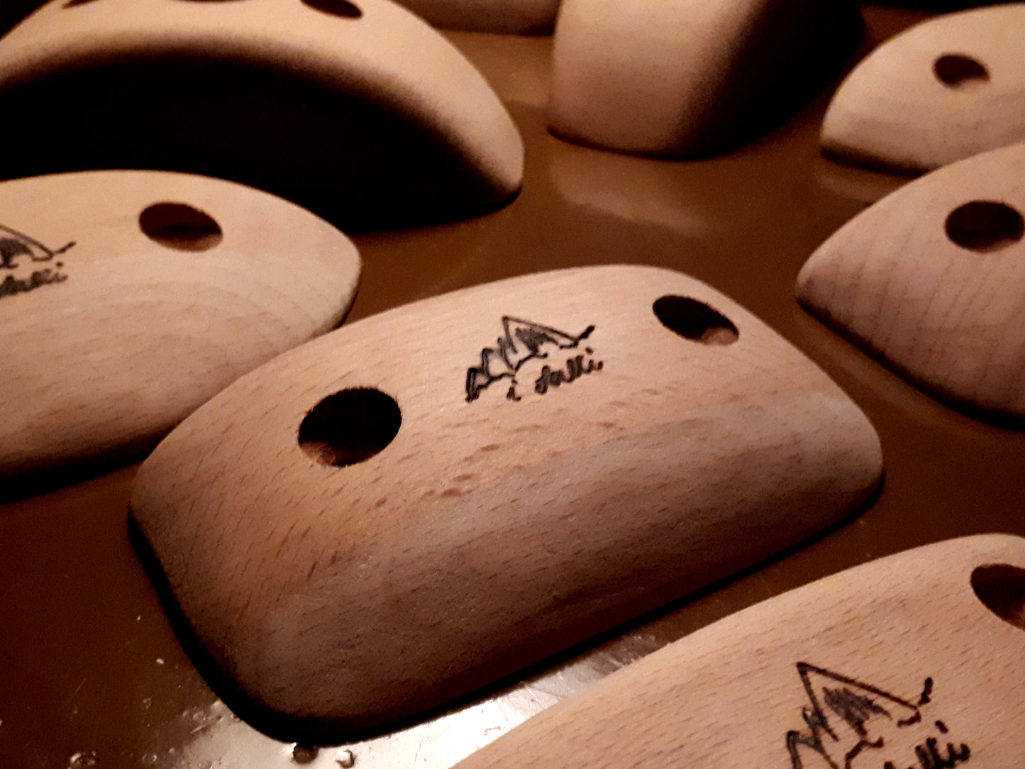 Symmetrical holds set - pinches and crimps