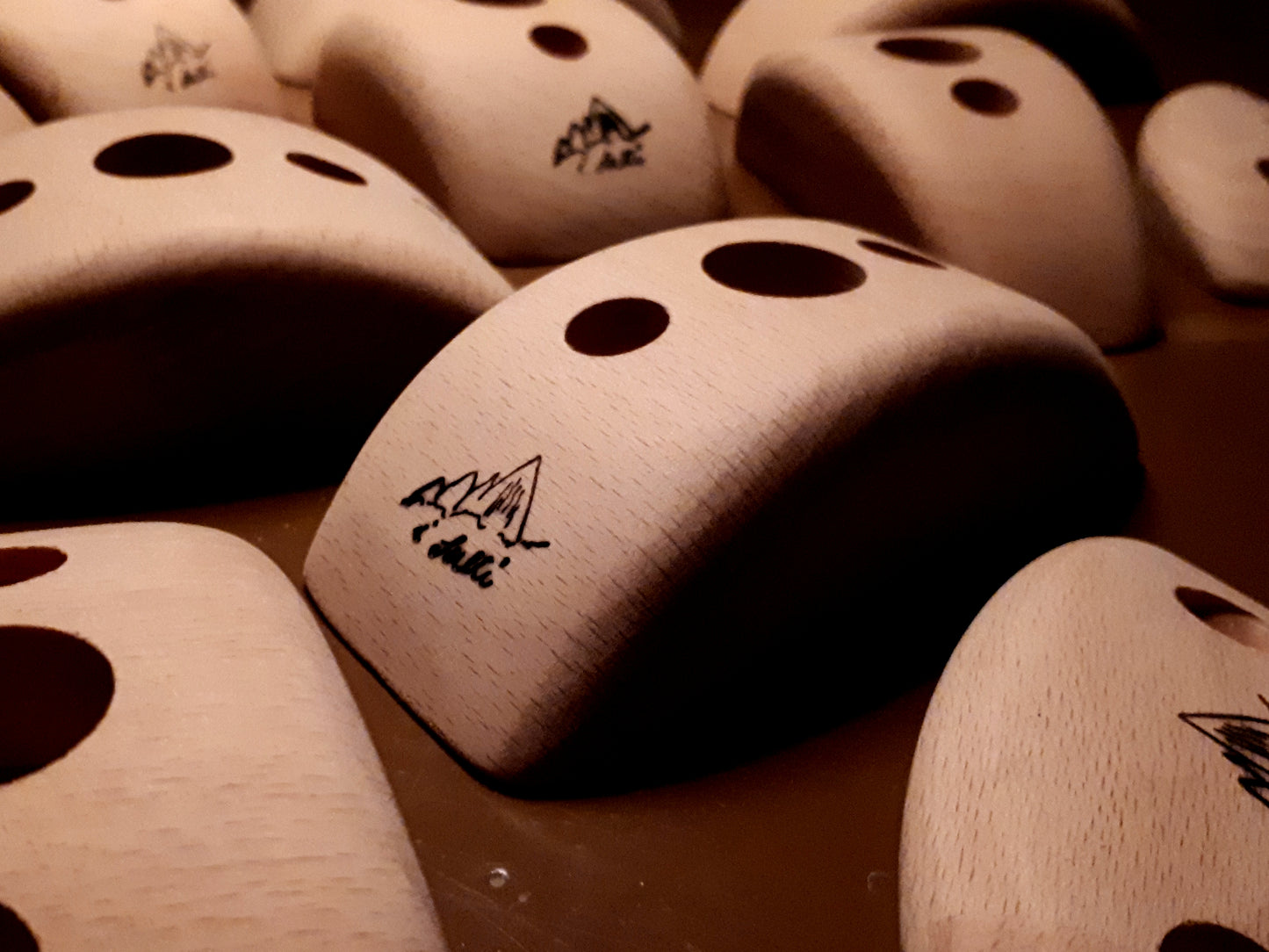 Symmetrical holds set - pinches and crimps