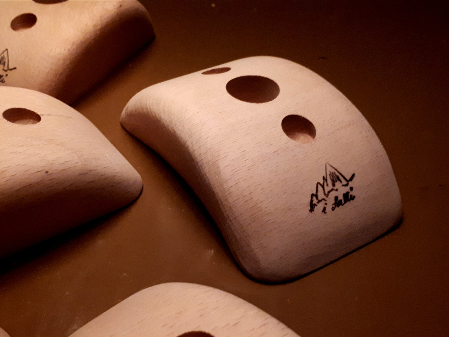 Symmetrical holds set - pinches and crimps