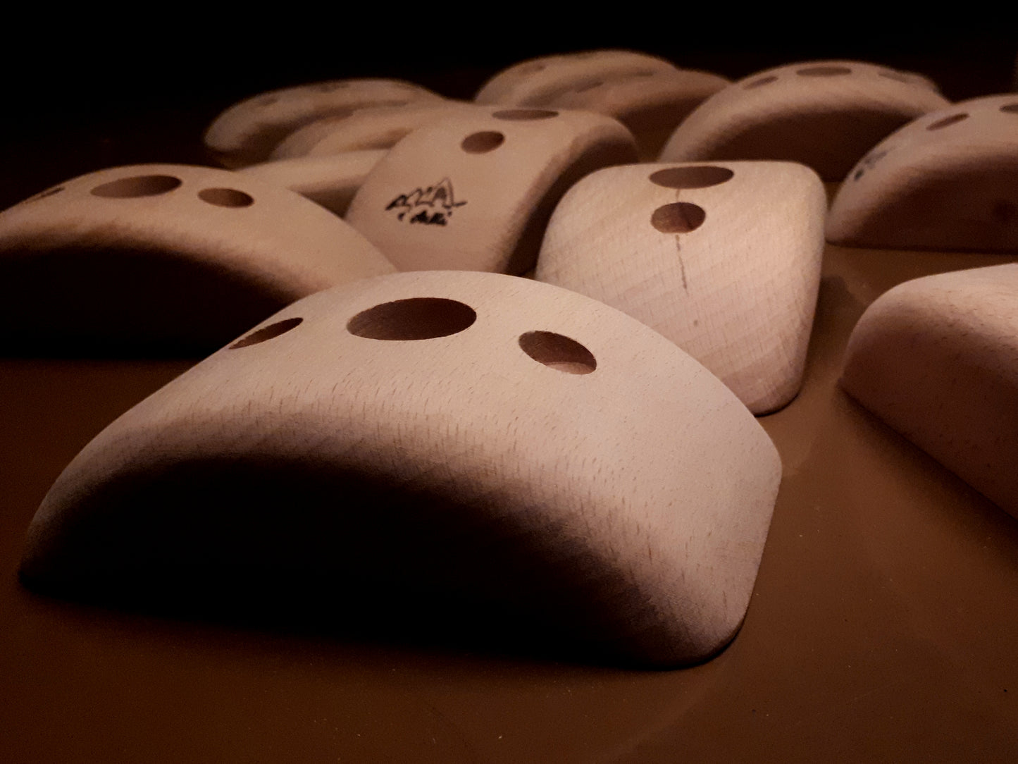 Symmetrical holds set - pinches and crimps