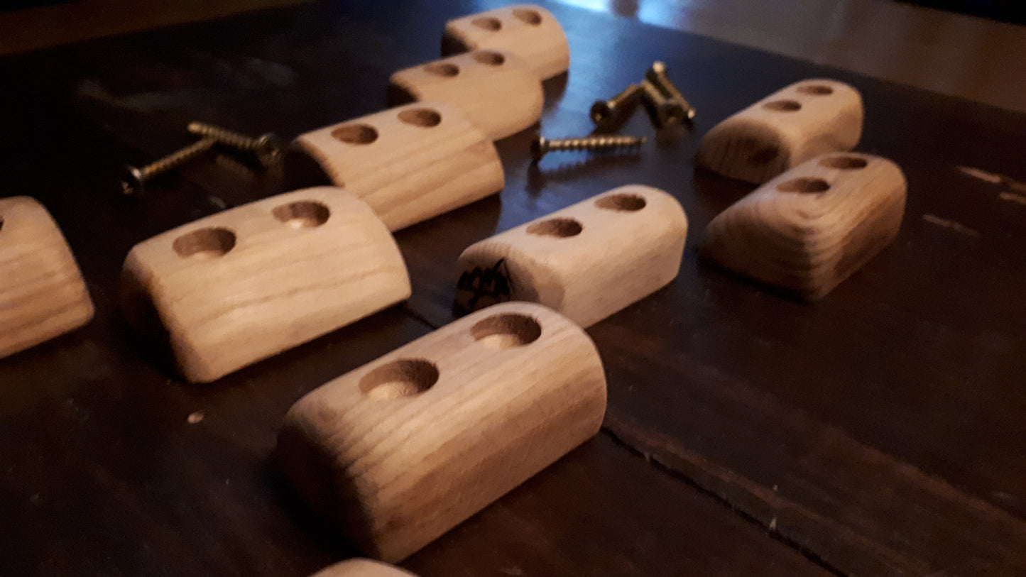Set of 10 footholds