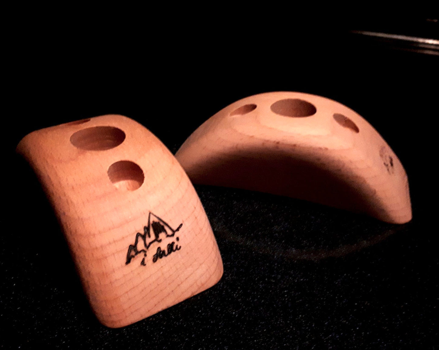 Coppia di pinze concave