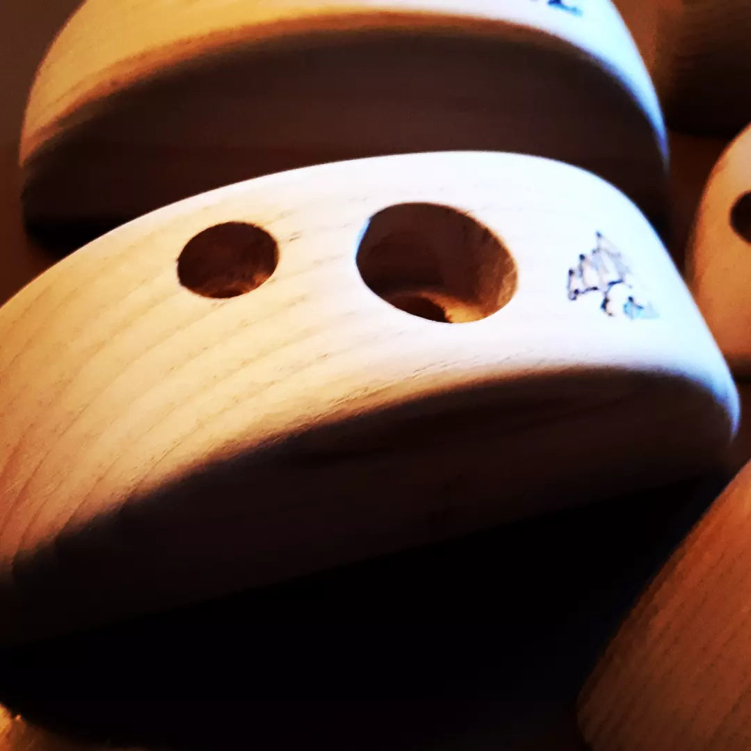 Holds set - pinches and crimps