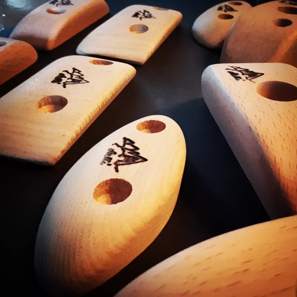 Symmetrical holds set - pinches and crimps