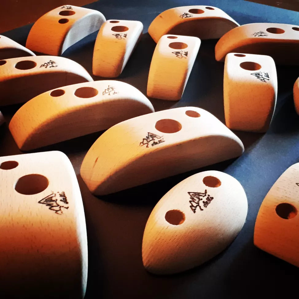 Symmetrical holds set - pinches and crimps