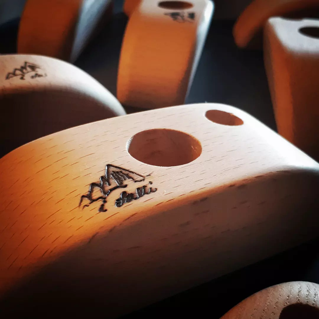 Symmetrical holds set - pinches and crimps