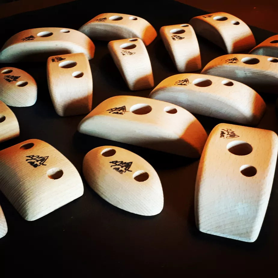 Symmetrical holds set - pinches and crimps